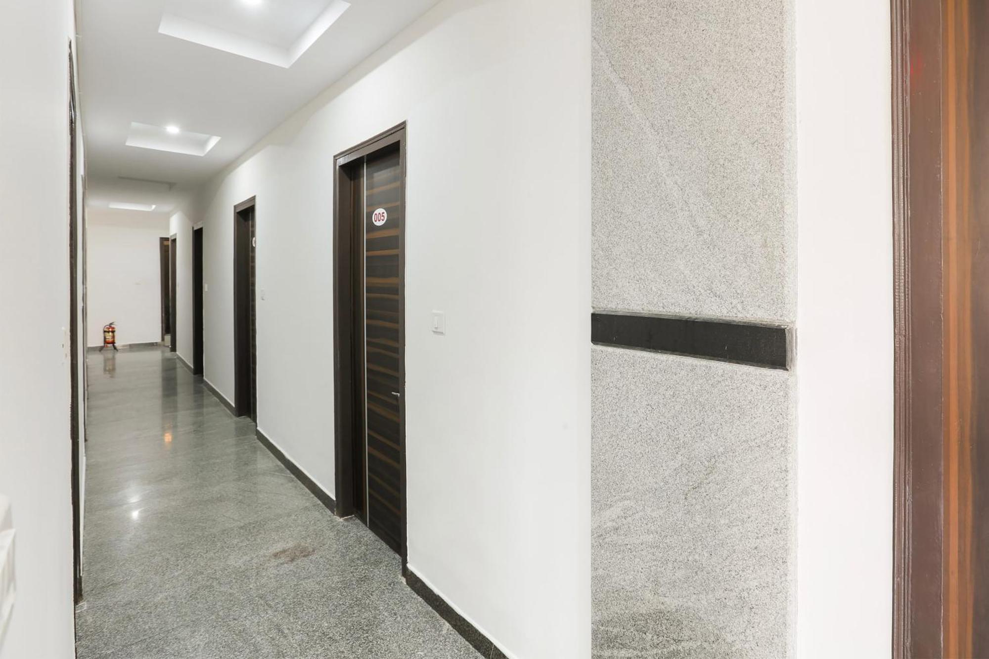 Hotel O Manjushree Boarding & Lodging Nearby Dr.Br Ambedkar Stadium Basveshwar Nagar Бенґалуру Екстер'єр фото
