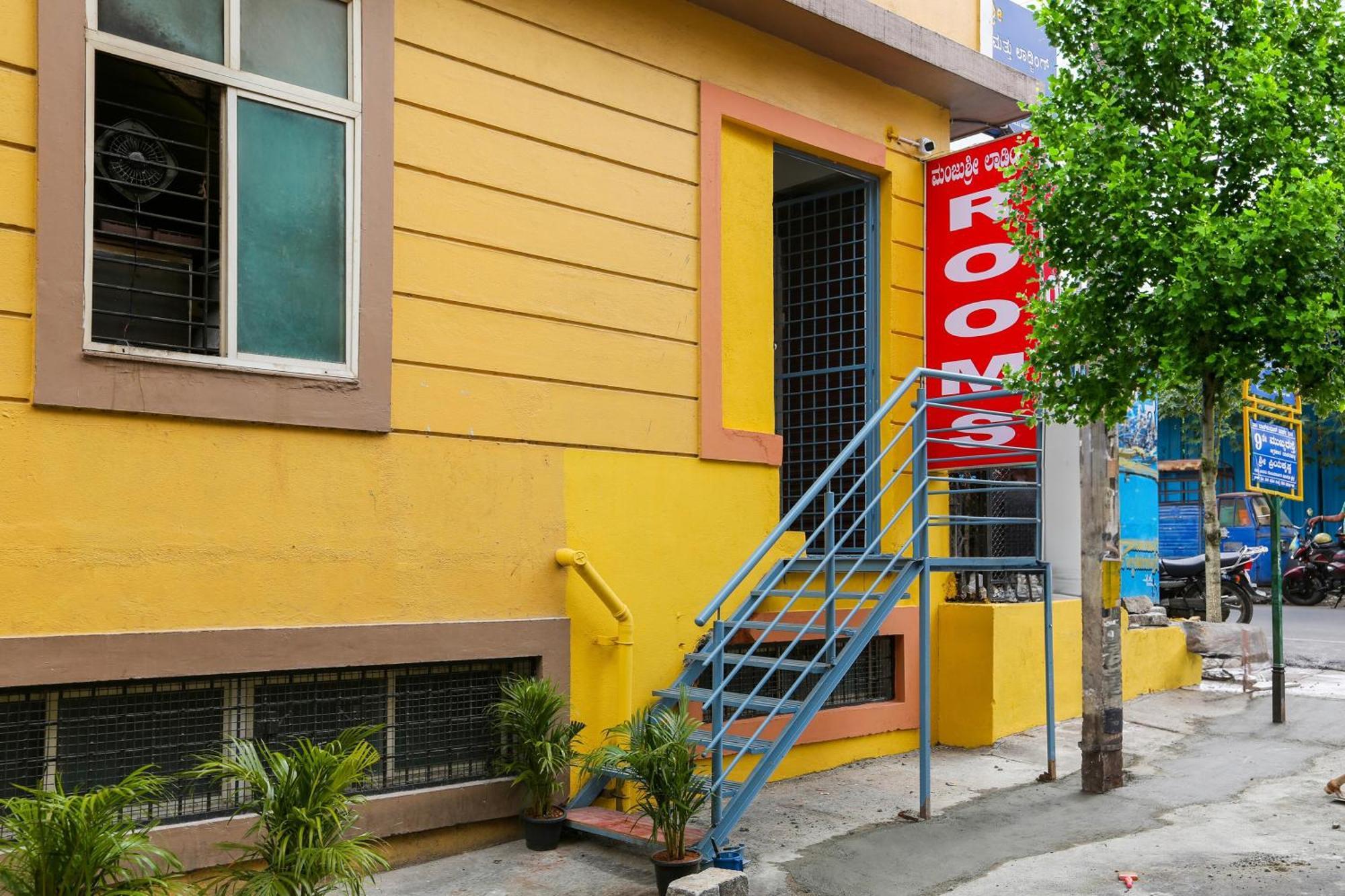 Hotel O Manjushree Boarding & Lodging Nearby Dr.Br Ambedkar Stadium Basveshwar Nagar Бенґалуру Екстер'єр фото